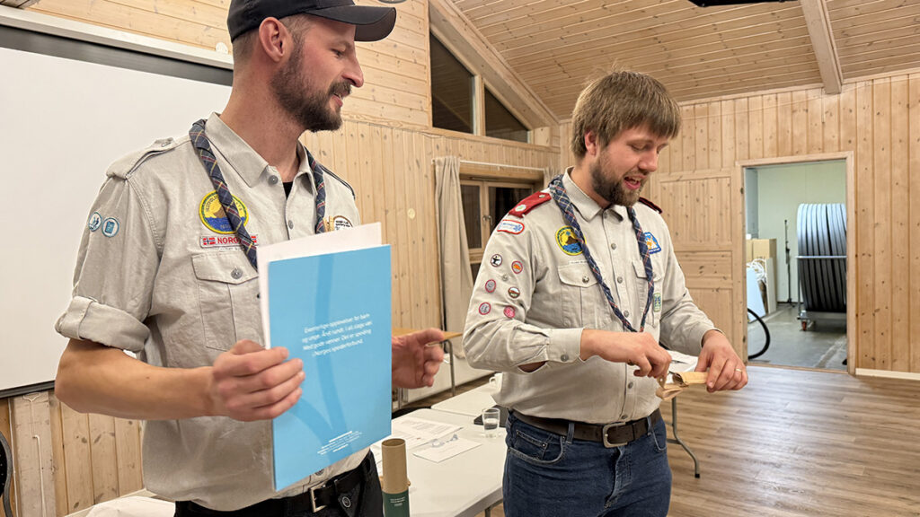 Morten Botne mottok NSFs Æreskniv på Kretstinget 2027